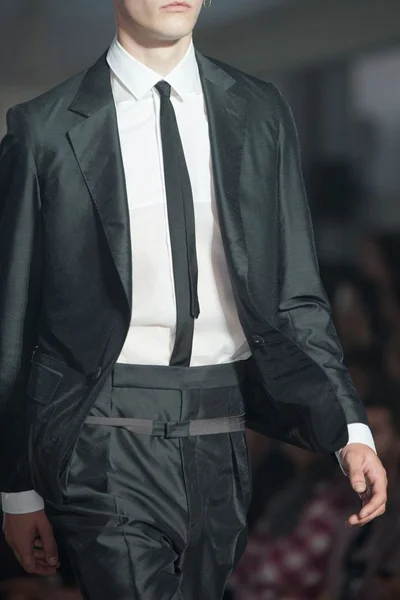Look 19